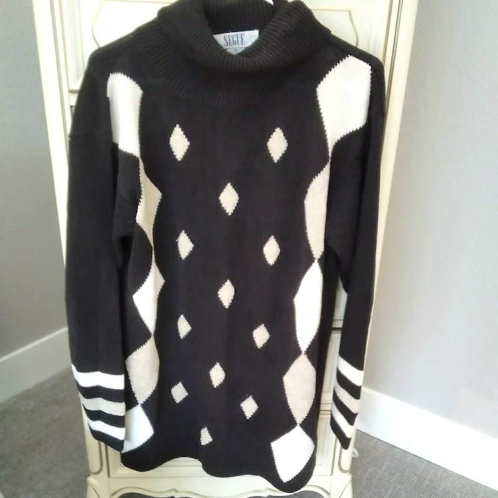 VTG SEGUE GEOMETRIC DIAMOND TURTLENECK SWEATER/Tunic
